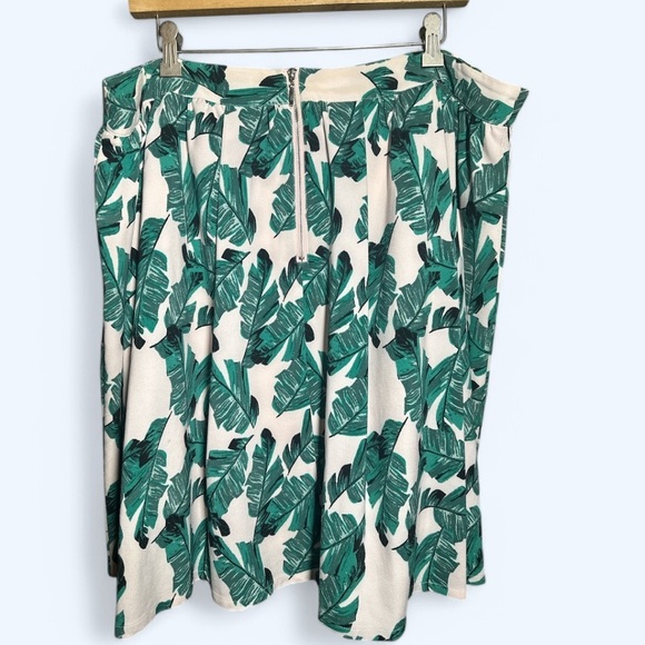 Modamix Plus Size Floral Skirt - Picture 3 of 7